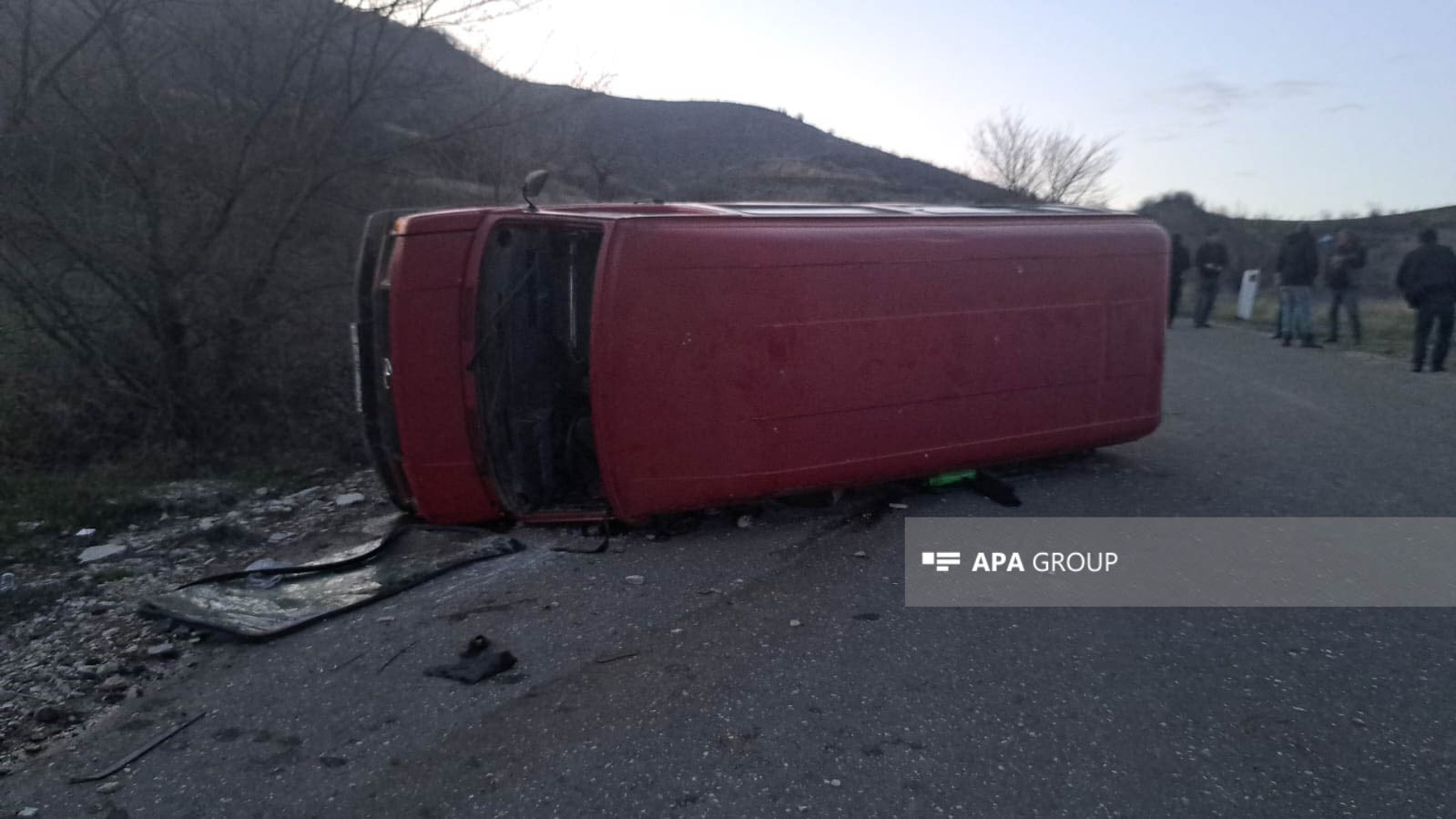 Xocavənddə fəhlələri daşıyan mikroavtobus aşıb, 9 nəfər yaralanıb – FOTO