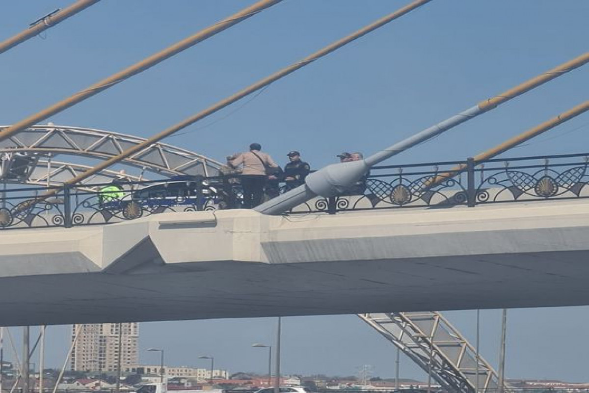 Bakıda körpüdə intihara cəhdin qarşısı alınıb - FOTO 