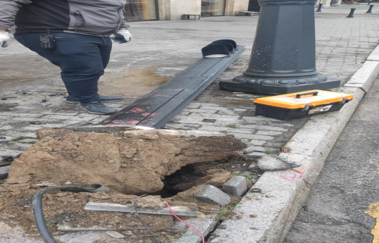 Bakıda yol qəzası olub, svetofor yararsız vəziyyətə düşüb