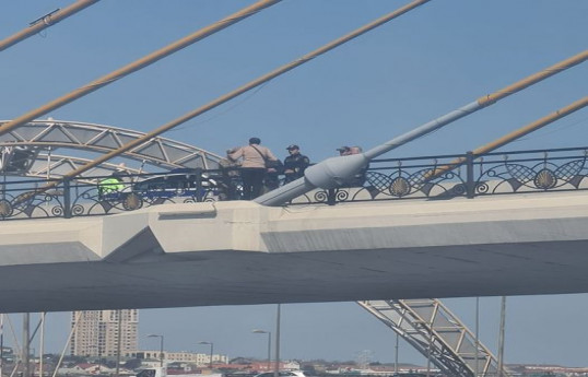 Bakıda körpüdə intihara cəhdin qarşısı alınıb - FOTO 
