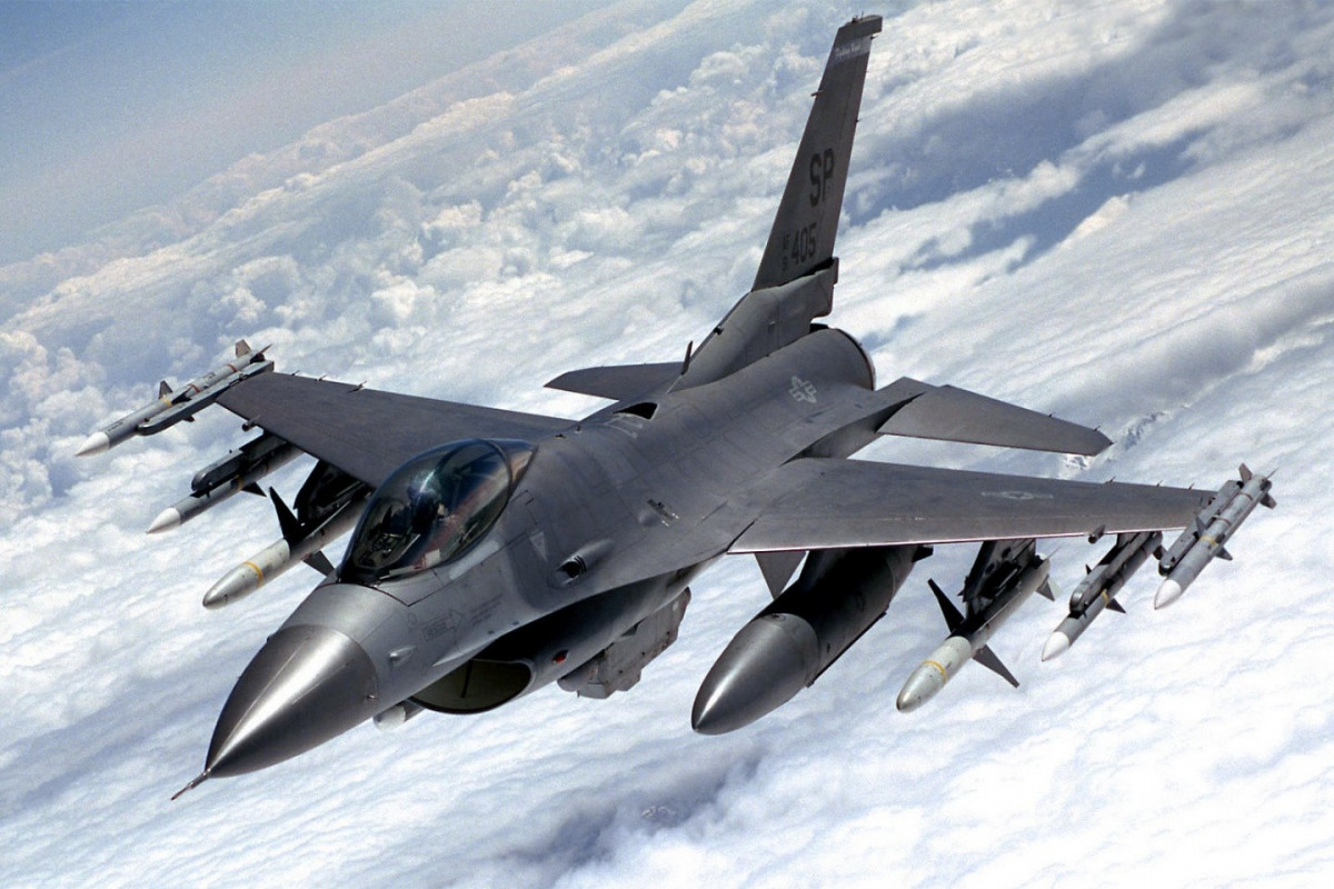 Politico: F-16 qırıcıları artıq Ukrayna Silahlı Qüvvələri üçün aktual deyil