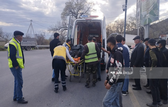 Oğuzda avtomobillə motosiklet toqquşub, xəsarət alan var - FOTO 