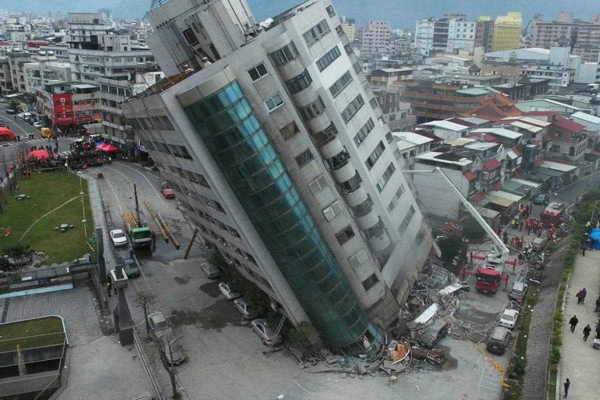 Tayvanda zəlzələ nəticəsində ölənlərin sayı 10-a, yaralıların sayı 1106 nəfərə çatıb