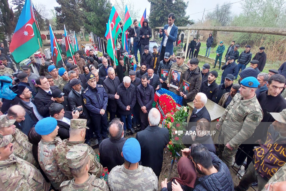 Antiterror əməliyyatında ağır yaralanan, ötən gün vəfat edən zabit Salyanda dəfn olunub - FOTO 