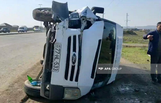 Abşeronda iki maşın toqquşub, xəsarət alanlar var - FOTO 