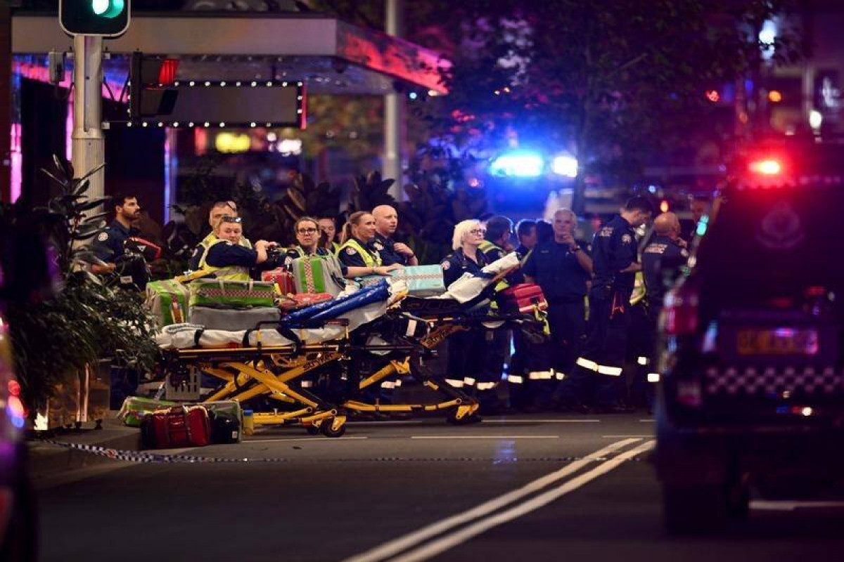 Sydney knife attacker shot dead after killing 6 in Bondi mall-<span class="red_color">PHOTO-<span class="red_color">VIDEO-<span class="red_color">UPDATED-2-