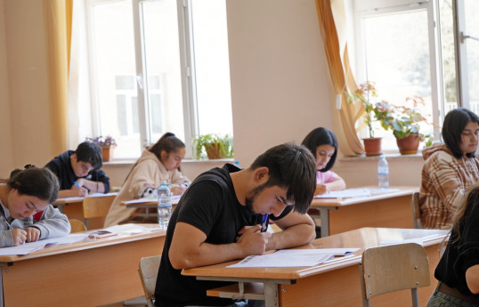 34 mindən çox abituriyent imtahan verib