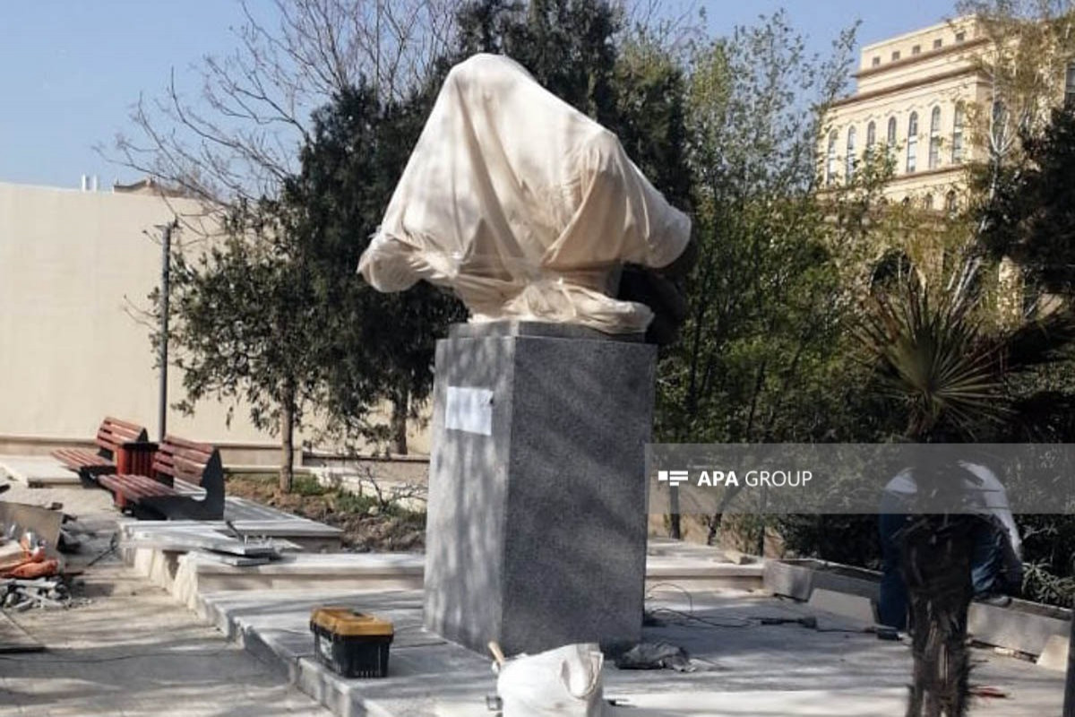Monument to Chingiz Aitmatov was erected in Baku-<span class="red_color">PHOTO