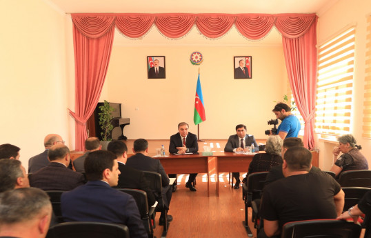 Niyazi Bayramov 30 nömrəli tam orta məktəbdə vətəndaşlarla görüşüb