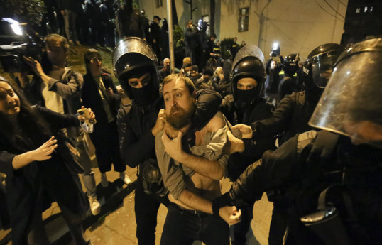 Tbilisidə keçirilən aksiyada 11 nəfər saxlanılıb, bir polis yaralanıb