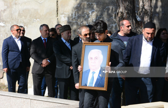 Sabiq deputat Hadı Rəcəbli dəfn olunub - FOTO  - VİDEO  - YENİLƏNİB-1 
