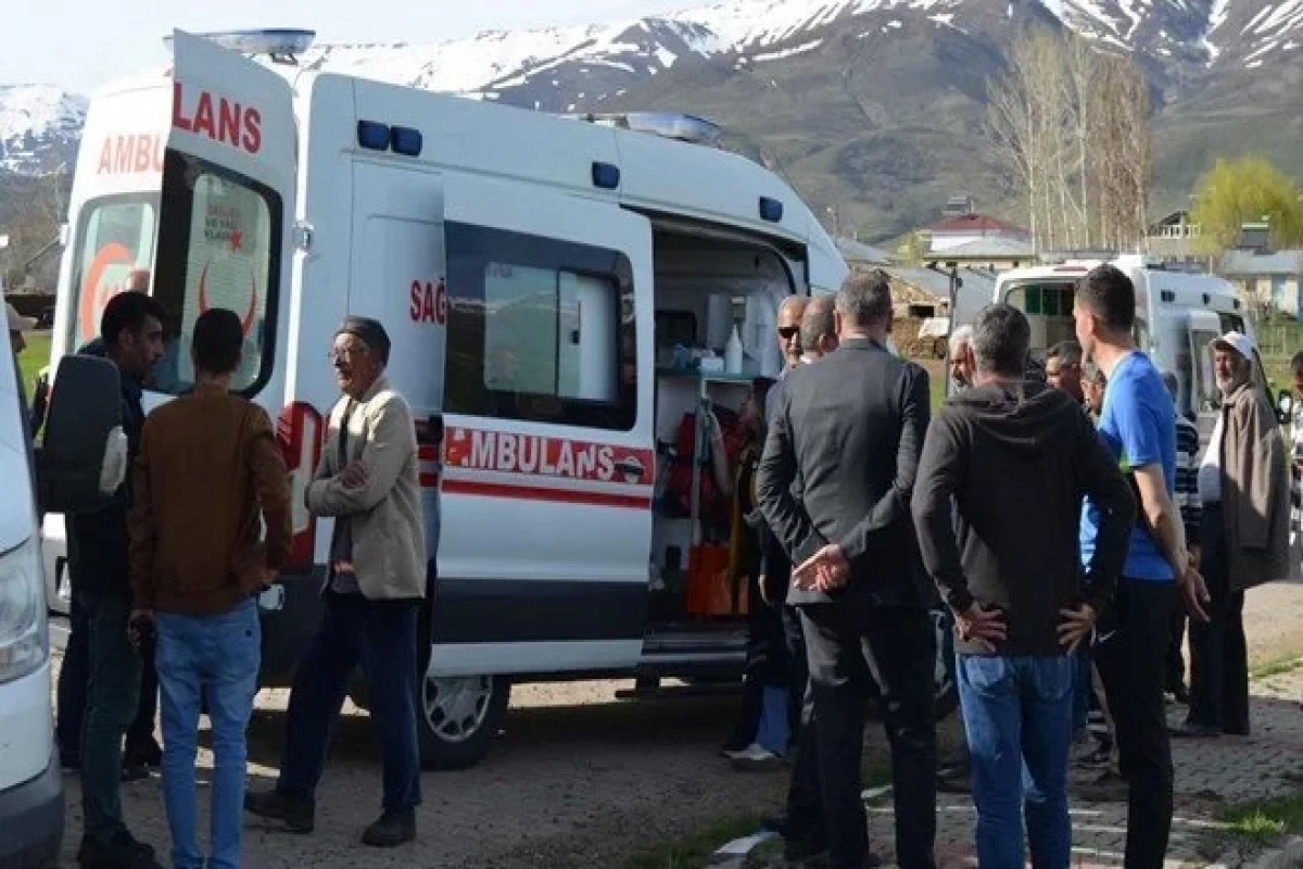 Türkiyədə avtobus avtomobillə toqquşub, 10 nəfər yaralanıb
