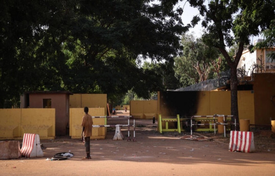 Burkina Faso üç fransız diplomatını ölkədən çıxarır
