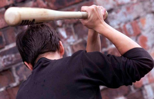 Bakıda oğul atasını küt alətlə döyüb
