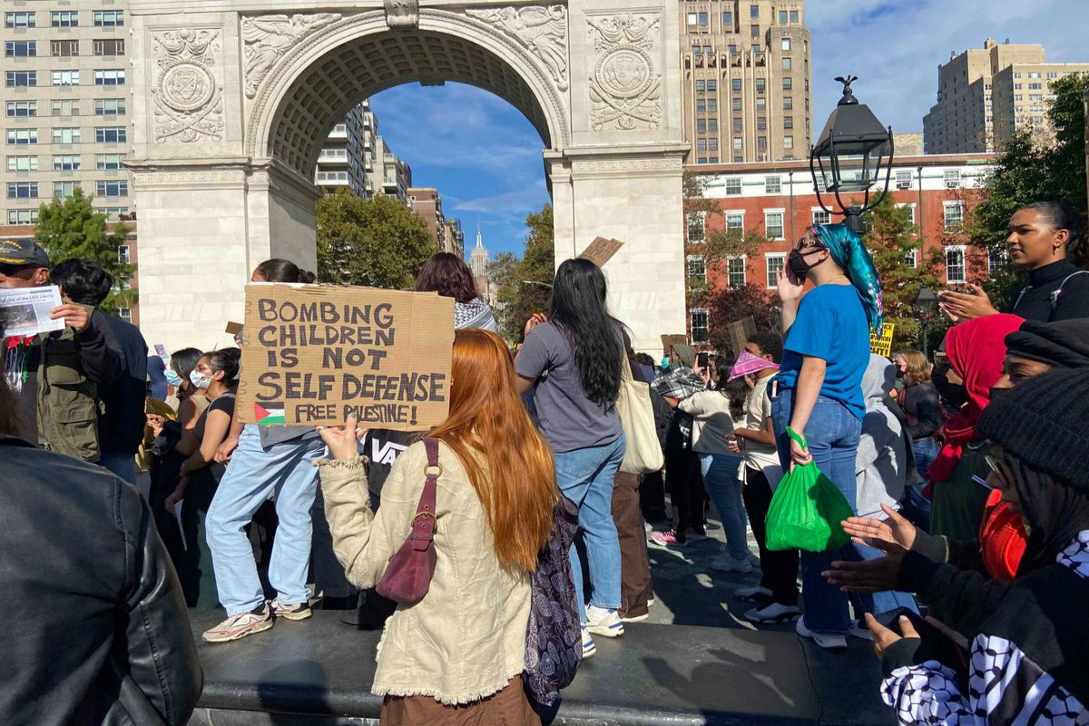 Полиция Нью-Йорка задержала около 100 студентов в ходе пропалестинского протеста