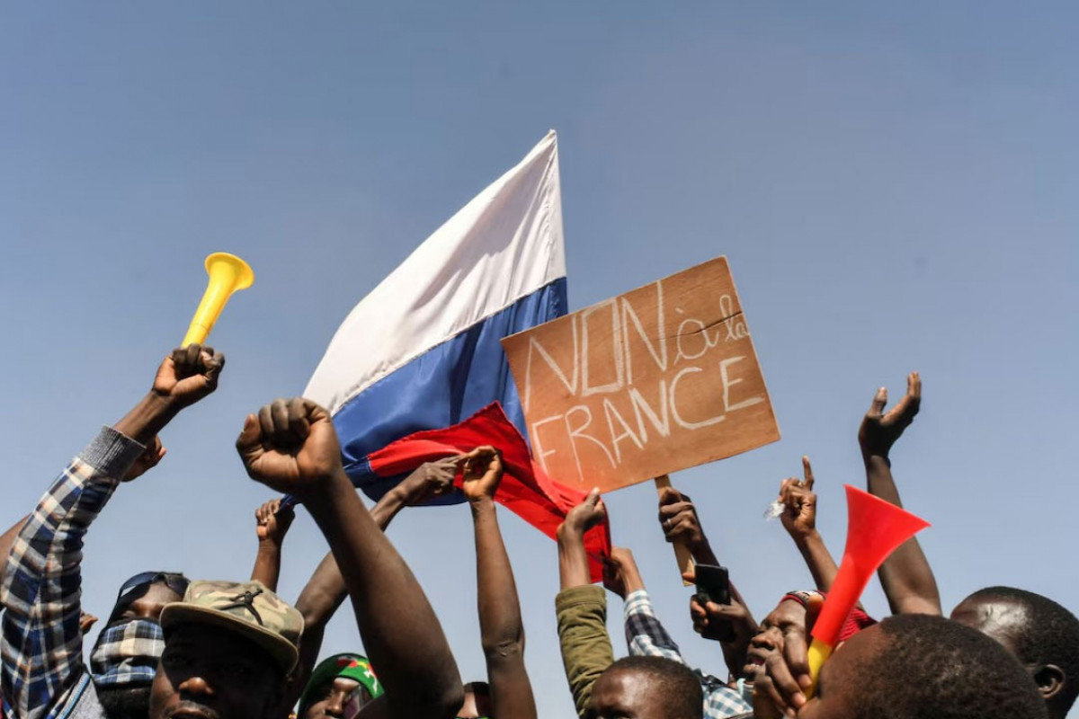 KİV: Fransanız diplomatlar Burkina-Fasodan qovulub