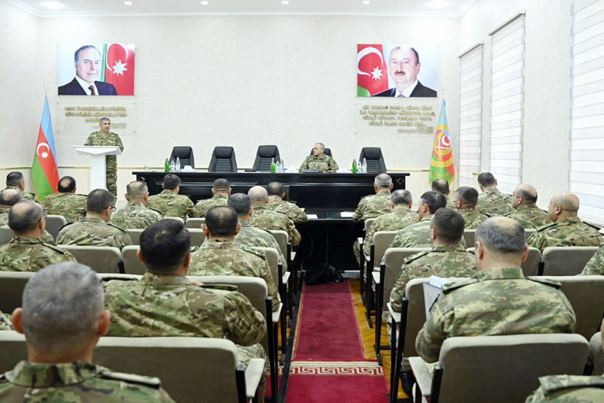 Azerbaijan Defense Minister meets with the leadership of Land Forces -<span class="red_color">VIDEO
