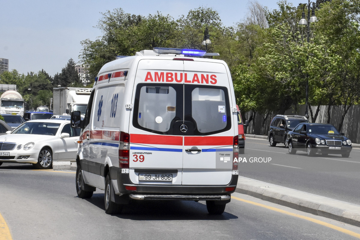 TƏBİB: На место пожара на рынке пиломатериалов в Баку были привлечены 3 бригады скорой помощи