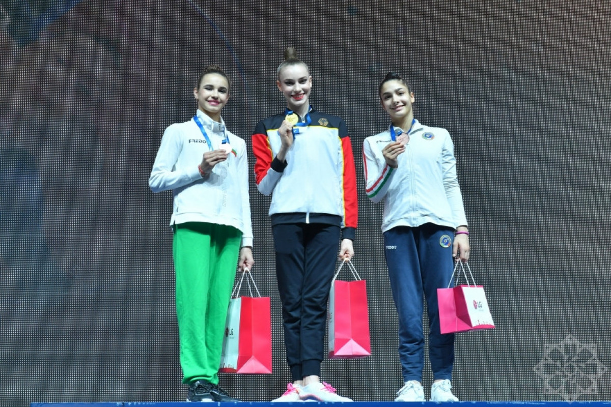 Награждены первые победительницы Кубка мира по художественной гимнастике