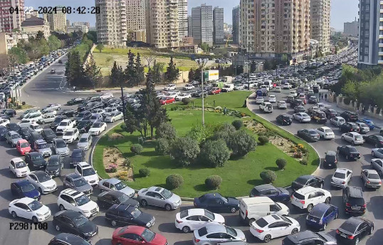 Bakıda nasaz avtomobil sıxlığa səbəb olub - FOTO 