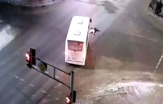 Bakıda gənc oğlanı avtobus vurub