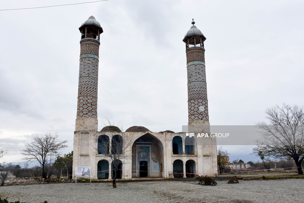 Лидеры Азербайджана и Кыргызстана в Агдаме приняли участие в открытии Джума мечети после реставрации