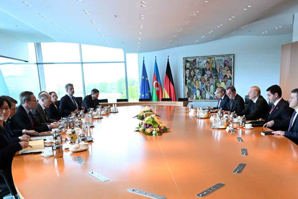 В Берлине началась встреча Президента Азербайджана и канцлера ФРГ в расширенном составе