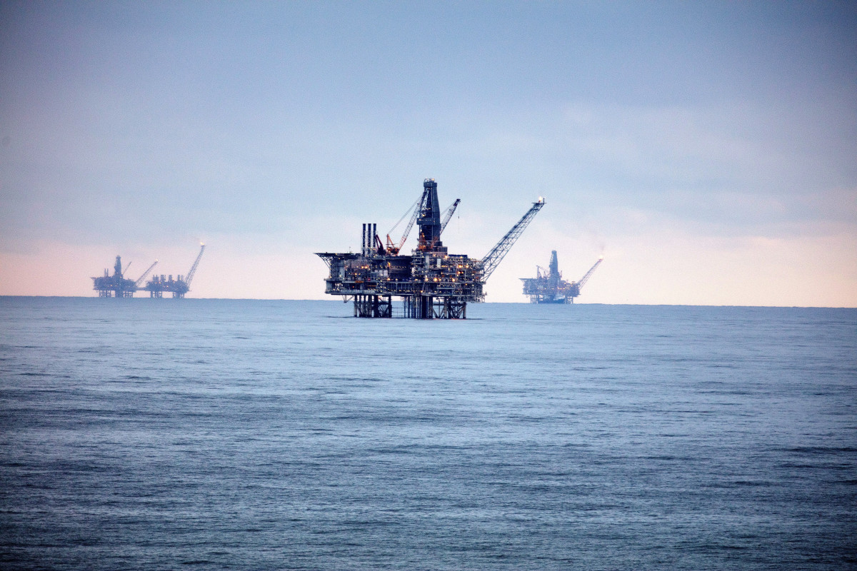 Добыча нефти с платформы "Глубоководный Гюнешли" временно приостановлена