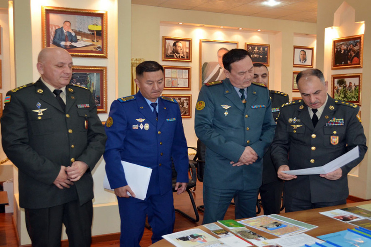 Azerbaijani, Kazakh military specialists hold meetings