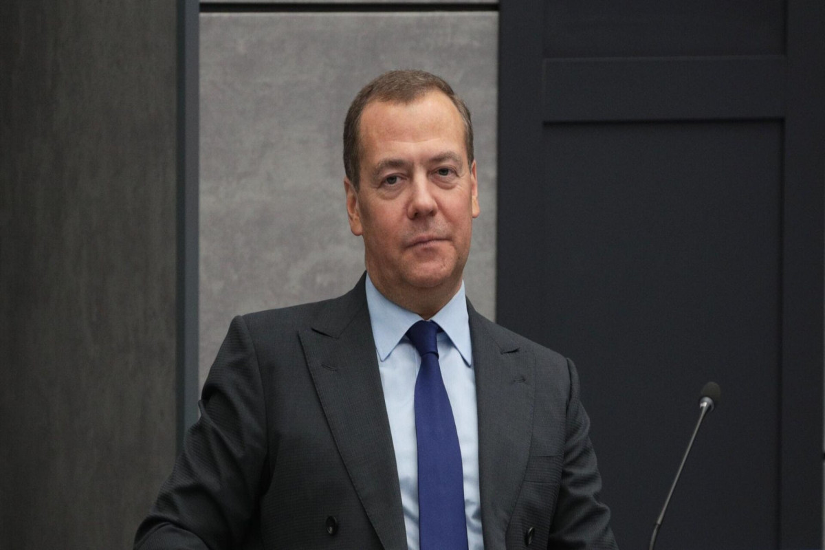 Медведев предложил конфисковать имущество, принадлежащее гражданам недружественных стран