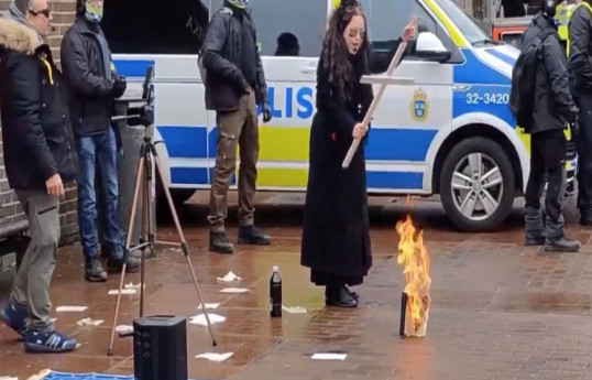 Stokholmda yenə Quran yandırılıb