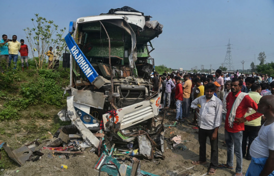 Hindistanda avtobusla yük maşını toqquşub, 7 nəfər ölüb