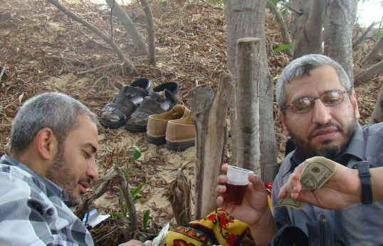 HAMAS--n hərbi lideri Məhəmməd Deif (sağda)