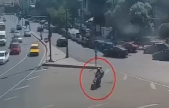Qəzada ölən moped sürücüsünün yeni görüntüləri yayılıb  - VİDEO 