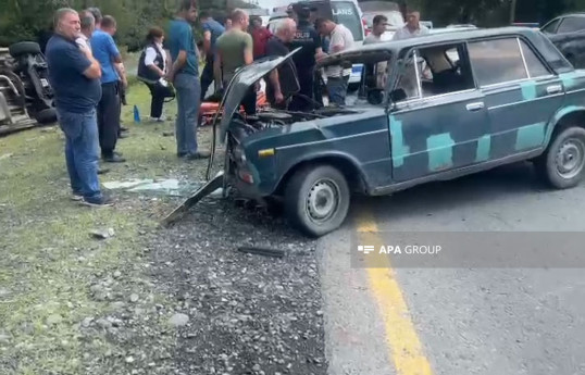 Qaxda yük maşını ilə minik avtomobili toqquşub, xəsarət alan var - FOTO 