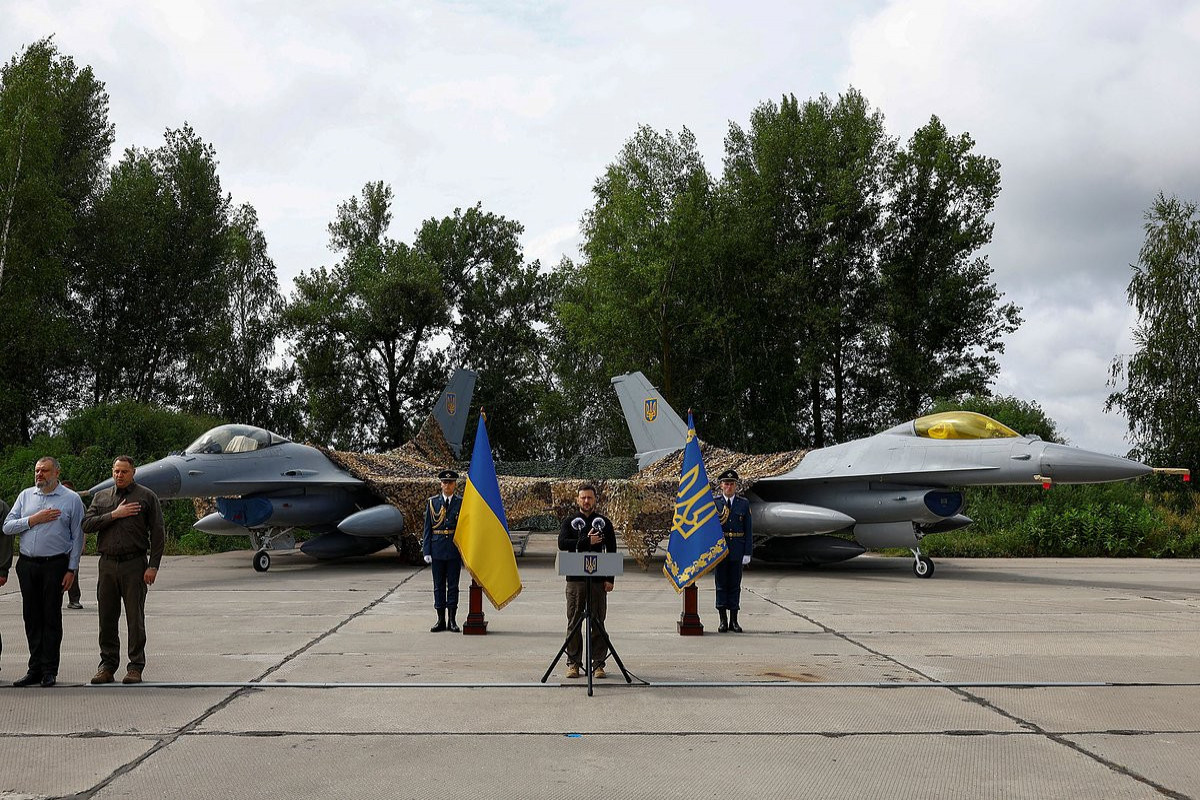 Zelenski F-16 qırıcılarının Ukraynaya gəlməyini təsdiqləyib - FOTO 