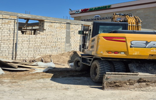 Şamaxının Sabir qəsəbəsində qanunsuz inşa edilən tikili sökülüb