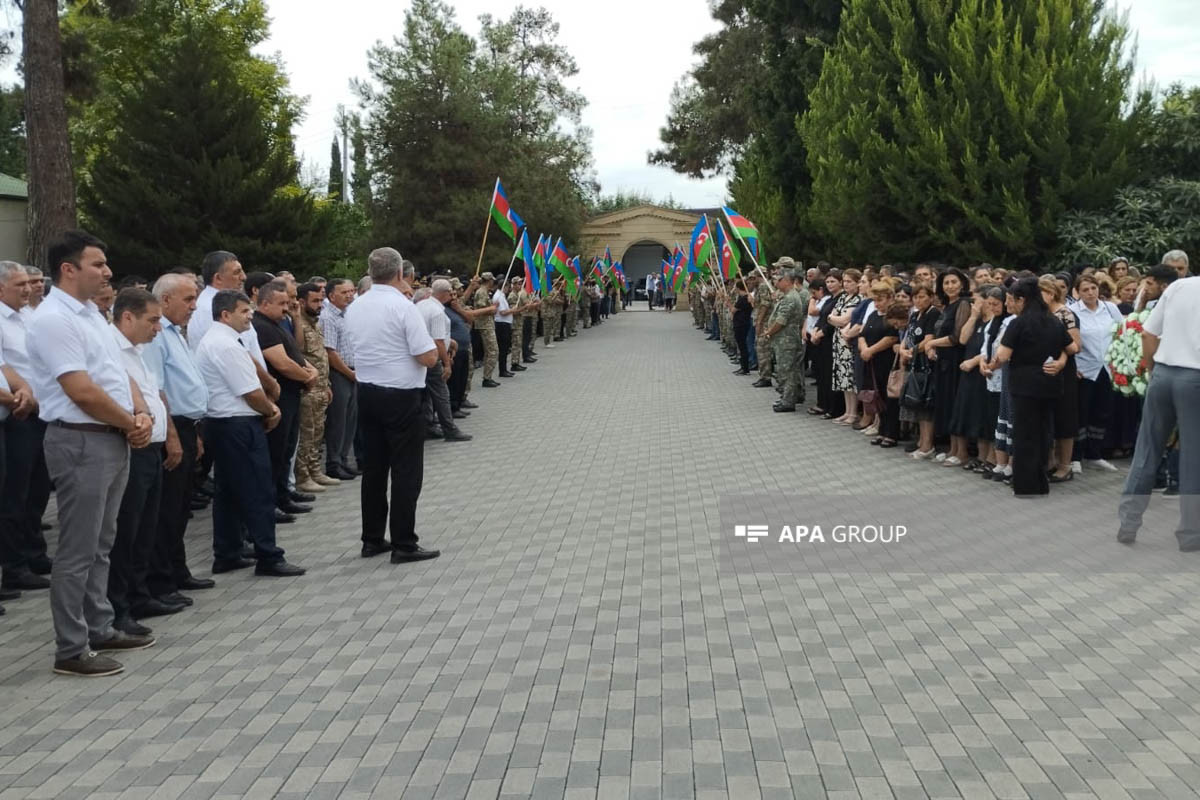 İki il əvvəl Laçında itkin düşmüş hərbçi ilə Ağdamda vida mərasimi keçirilir - FOTO 