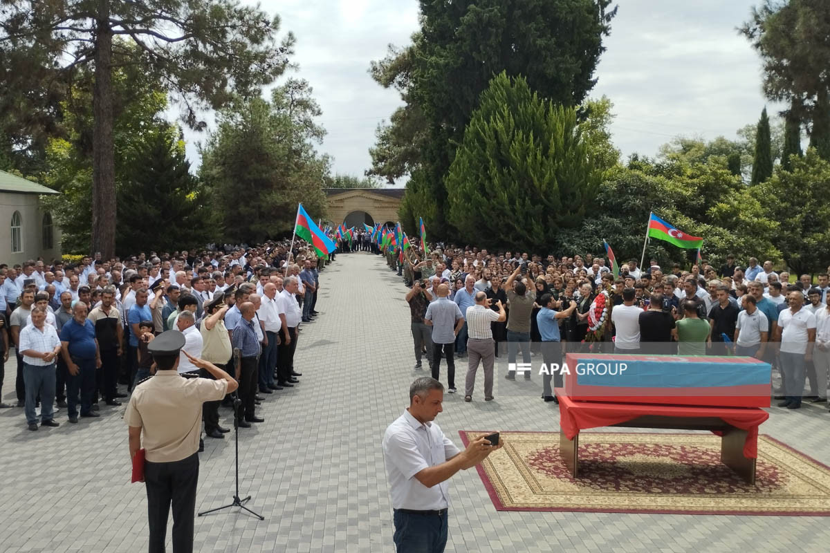 İki il əvvəl Laçında itkin düşmüş hərbçi ilə Ağdamda vida mərasimi keçirilir - FOTO 