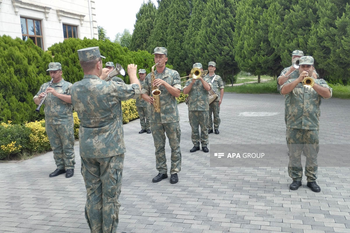 İki il əvvəl Laçında itkin düşmüş hərbçi ilə Ağdamda vida mərasimi keçirilir - FOTO 