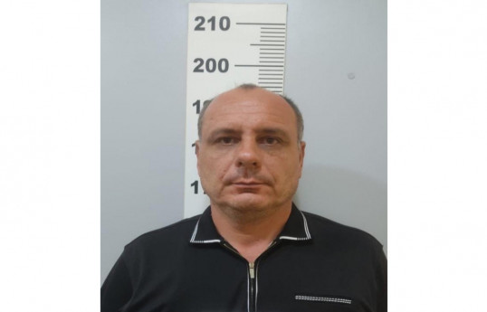 Xarici vətəndaşın sürücüsü onun avtomobilindən 100 min manat oğurlayıb