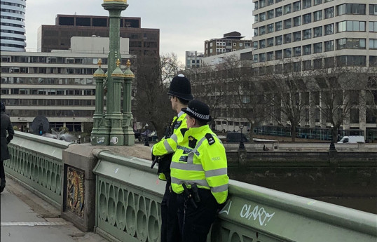 Londonderridə parad zamanı 10 polis əməkdaşı yaralanıb