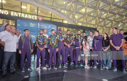 MOK Prezidenti Paris Olimpiadasının medalçılarını mükafatlandırıb