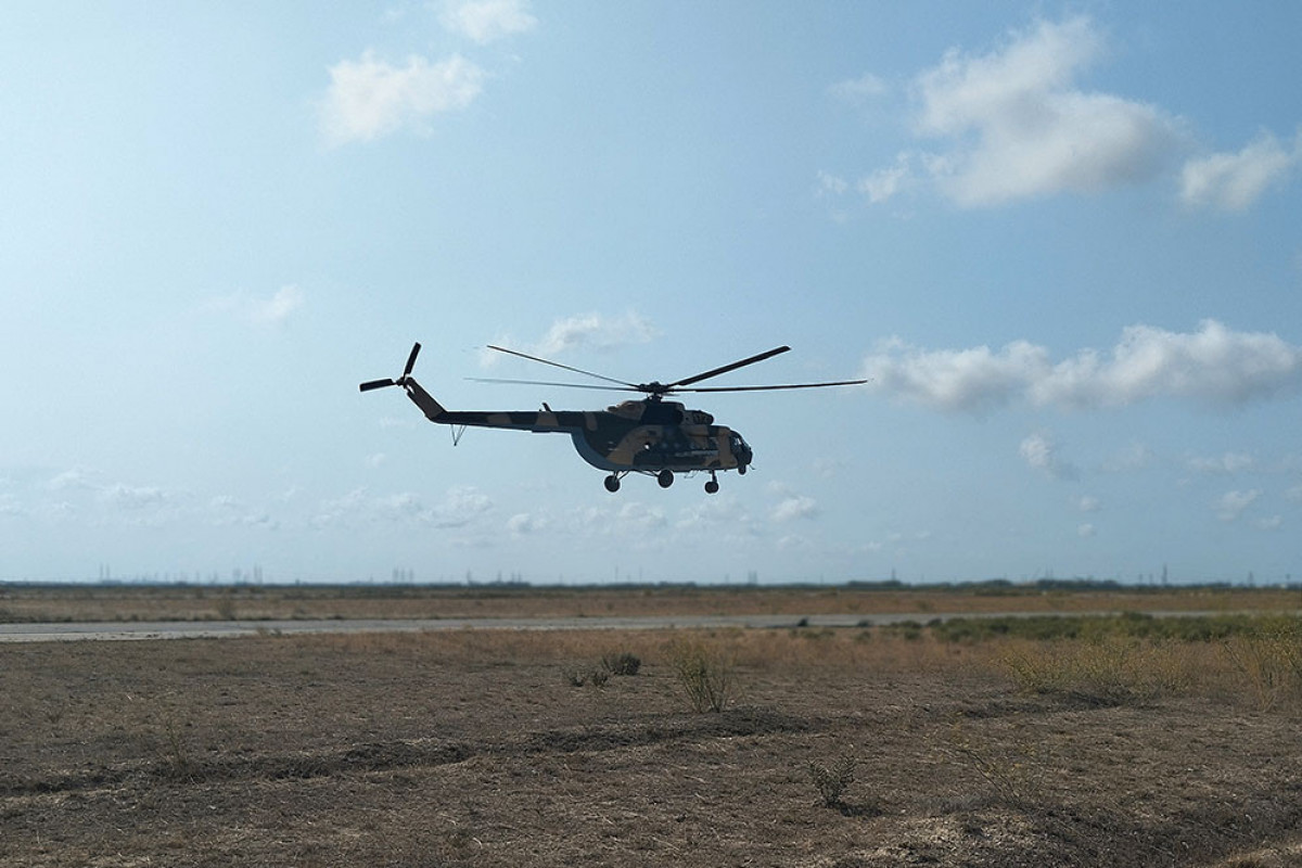 Hərbi Hava Qüvvələrinin helikopter bölmələrinin təlim-məşq uçuşları keçirilib - VİDEO 