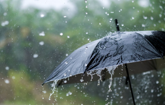 Ölkə ərazisində yağıntılı hava şəraiti davam edir, külək güclənib  - FAKTİKİ HAVA 
