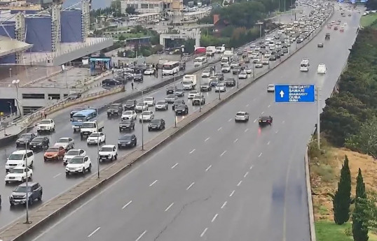 Bakının bir sıra yollarında sıxlıq var