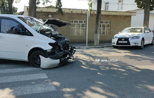 Qaxda mikroavtobusla minik avtomobili toqquşub, Türkiyə vətəndaşı xəsarət alıb - FOTO  - YENİLƏNİB 