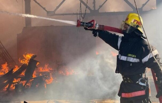Maştağada mağazada yanğın olub