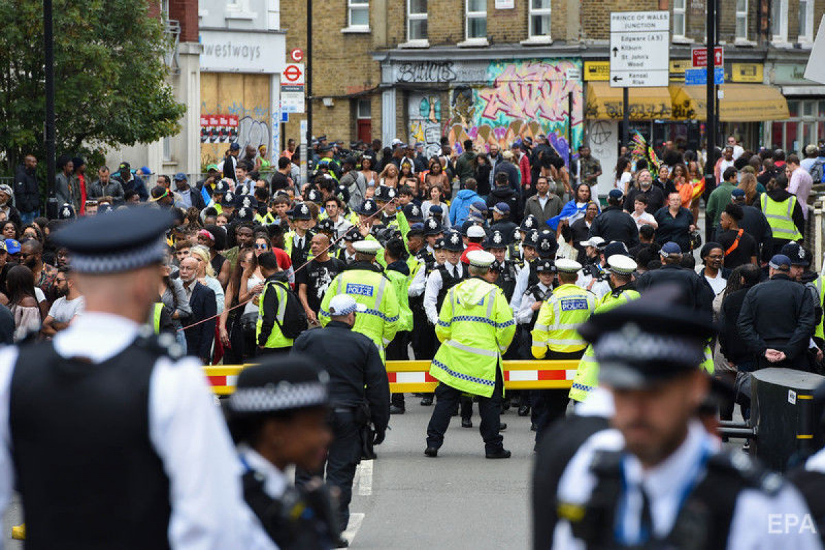 London polisi Nottinq Hill karnavalının ilk günündə 90 nəfəri saxlayıb