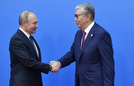 Tokayev Putini Qazaxıstana səfərə dəvət edib